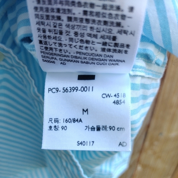 Levi's - Oversized Fit Striped Button Down Shirt - Picture 12 of 16